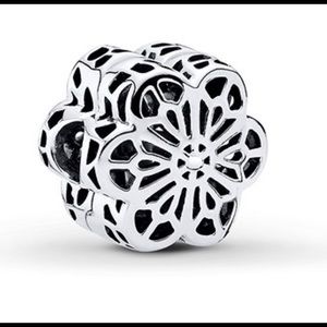 Pandora Flower Lace Clip